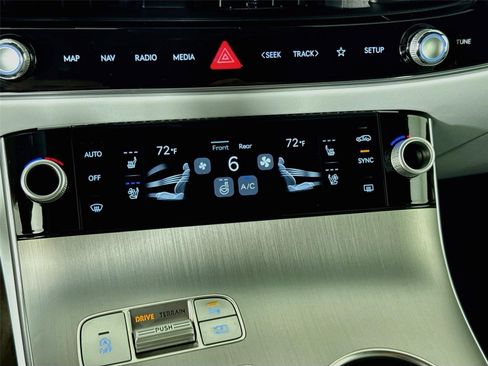 New 2027 Genesis GV70 2.5T Advanced AWD/4WD image 18