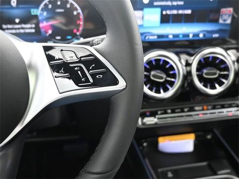 New 2025 Mercedes-Benz GLA 250 4MATIC image 2