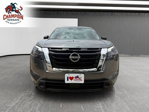 Used 2024 Nissan Pathfinder S FWD image 8