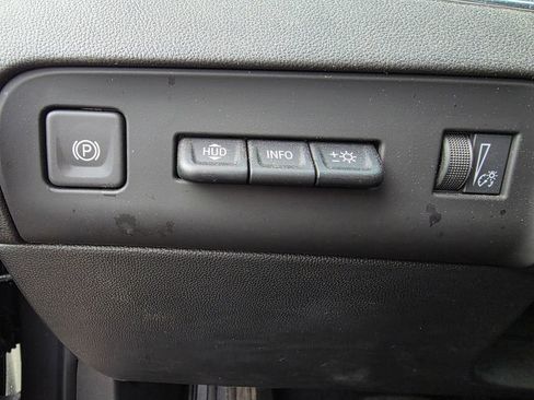 Used 2023 Buick Enclave Avenir w/ Avenir Technology Package AWD/4WD image 12
