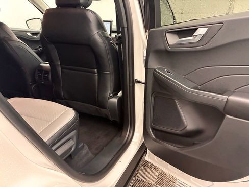 New 2026 Ford Escape SE w/ Class II Trailer Tow Package image 33