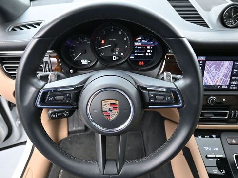 Certified 2024 Porsche Macan image 11