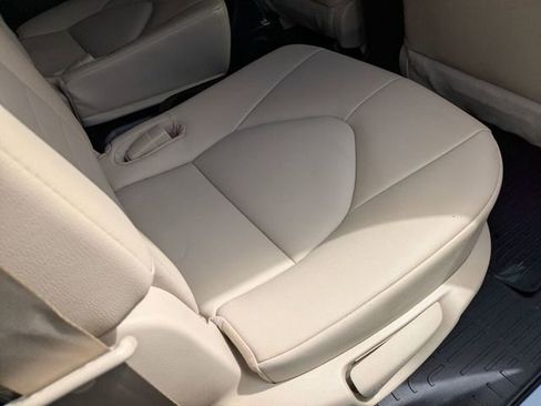 Used 2022 Toyota Highlander XLE image 39