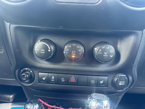 Used 2017 Jeep Wrangler Unlimited Rubicon image 30