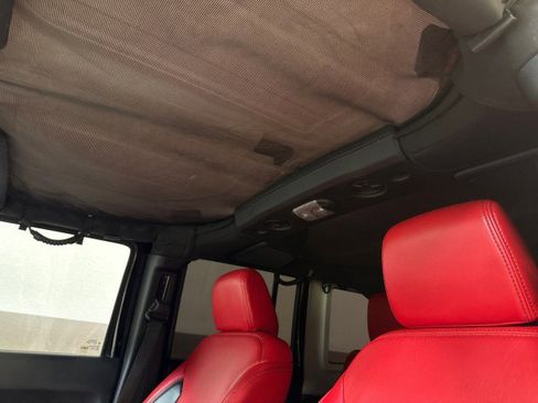 Used 2015 Jeep Wrangler Unlimited Rubicon image 21