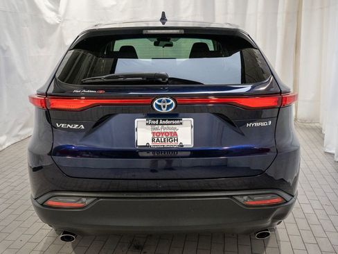 Used 2021 Toyota Venza LE image 5