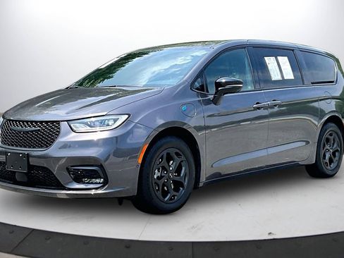 Used 2023 Chrysler Pacifica Limited w/ S Appearance Package FWD image 4