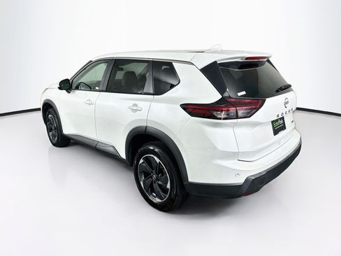 Used 2025 Nissan Rogue SV AWD/4WD image 5