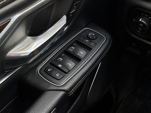 Used 2022 RAM 1500 Laramie AWD/4WD image 38