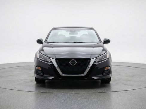 Used 2025 Nissan Altima 2.5 SV image 2