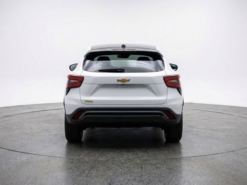 Used 2025 Chevrolet Trax LT FWD image 7