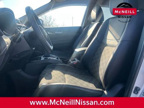 Used 2022 Nissan Rogue Sport SV w/ Technology Package image 17