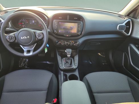 Used 2022 Kia Soul LX w/ Technology Package FWD image 8