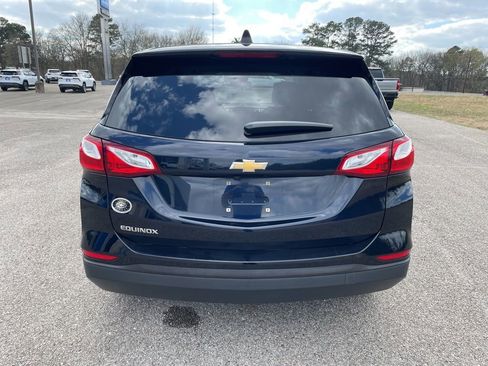 Used 2021 Chevrolet Equinox LS w/ LS Convenience Package image 4