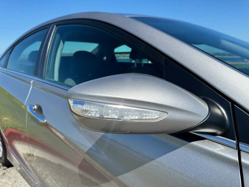 Used 2012 Hyundai Sonata Hybrid w/ Leather Pkg FWD image 9