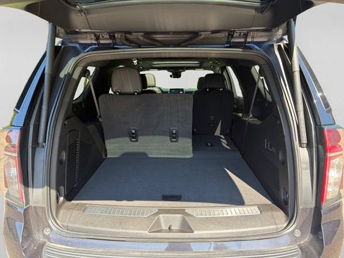 Used 2023 Chevrolet Suburban High Country AWD/4WD image 32