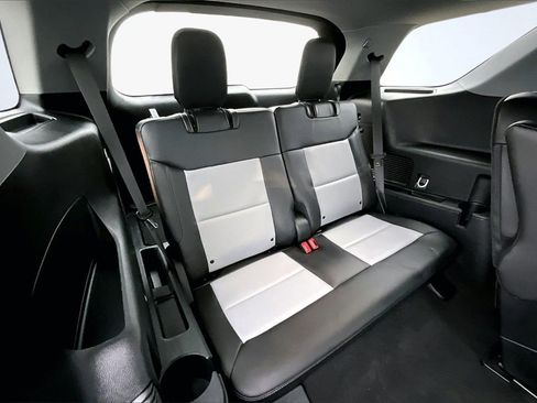 Used 2023 Ford Explorer XLT w/ Equipment Group 202A image 28