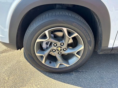 Used 2025 Chevrolet Trax LT FWD image 6