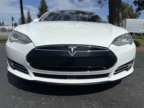 Used 2015 Tesla Model S 70 RWD image 5