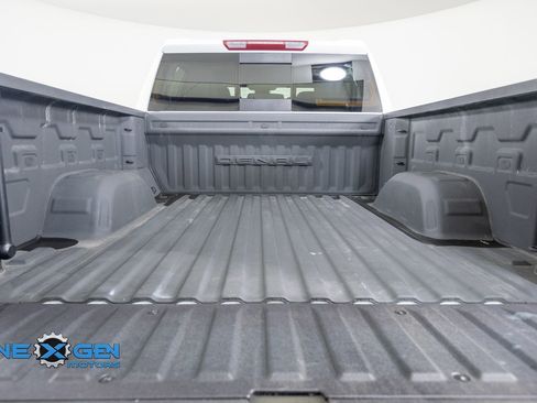 Used 2025 GMC Sierra 1500 SLT w/ SLT Premium Plus Package AWD/4WD image 32