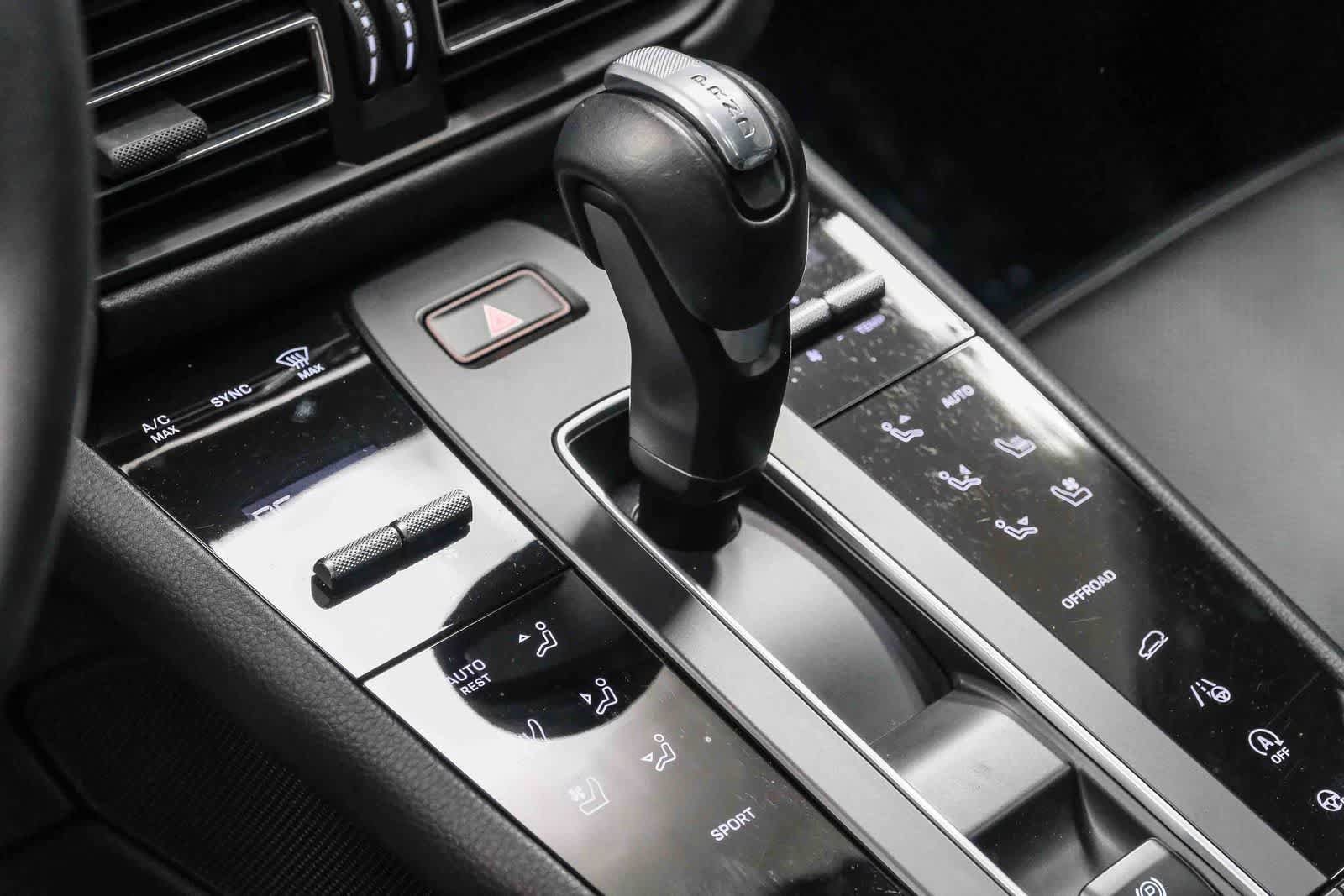 Used 2023 Porsche Macan AWD/4WD image 25