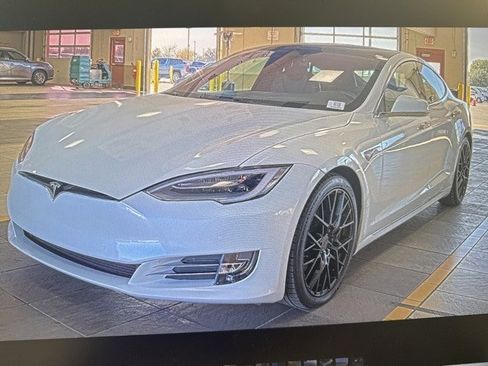 Used 2020 Tesla Model S Performance image 2