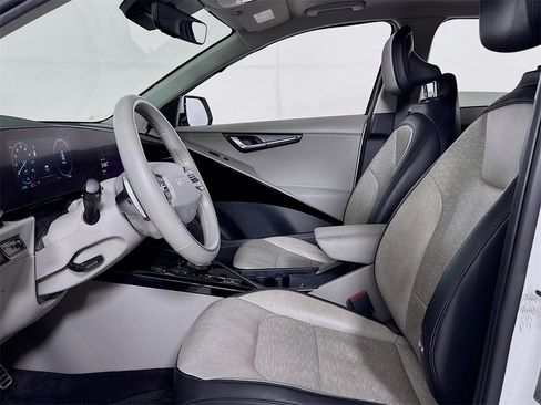 Used 2023 Kia Niro Wave w/ Wave Preserve Package image 9