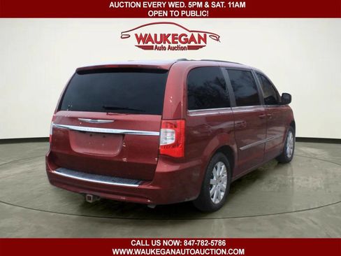 Used 2013 Chrysler Town & Country Touring w/ Trailer Tow Group image 3