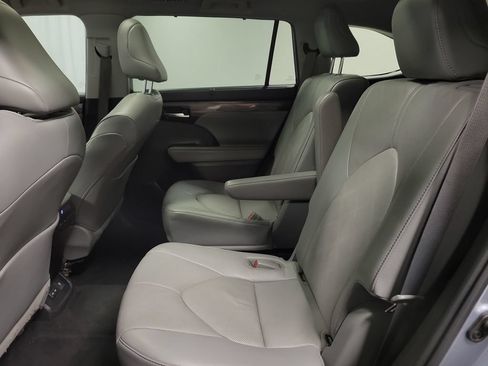 Used 2022 Toyota Highlander Platinum AWD/4WD image 29