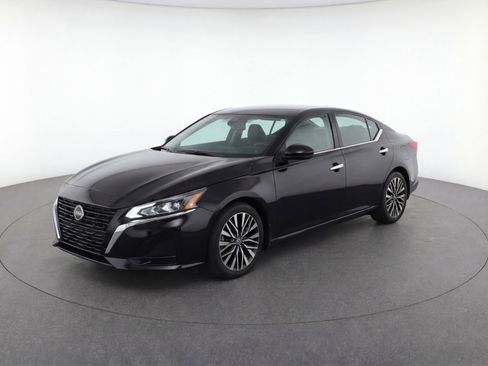 Used 2024 Nissan Altima 2.5 SV image 3
