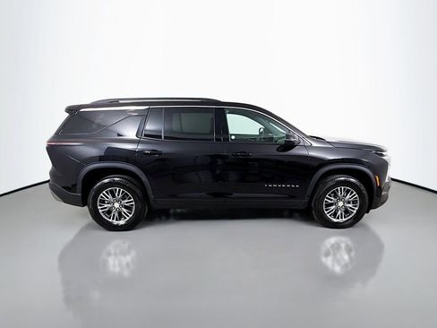 Used 2025 Chevrolet Traverse LT image 8