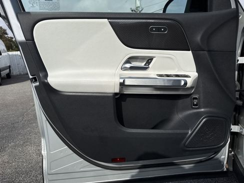 Certified 2022 Mercedes-Benz GLB 250 4MATIC image 36