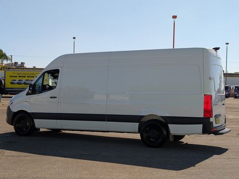 Used 2024 Mercedes-Benz eSprinter 170 Cargo image 5