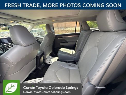 Used 2022 Toyota Highlander Platinum AWD/4WD image 11