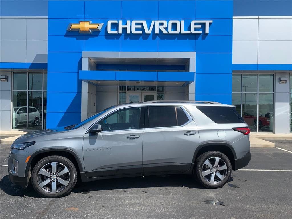 Used 2023 Chevrolet Traverse LT w/ LT Premium Package AWD/4WD image 1