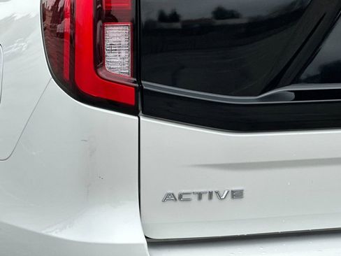 Certified 2025 Ford Expedition Active image 5