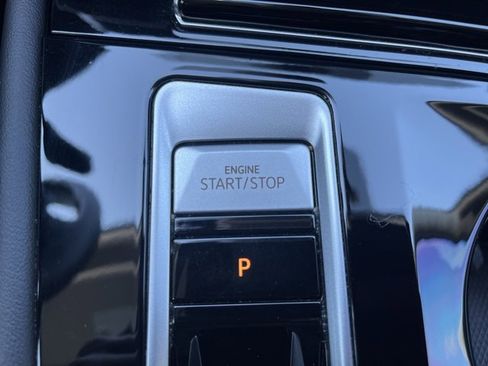 Used 2024 Volkswagen Atlas SE image 17