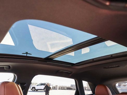 Used 2022 Audi e-tron Premium Plus w/ Premium Plus Package image 36