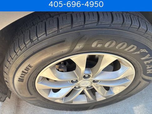 Used 2020 Hyundai Santa Fe SEL FWD image 2