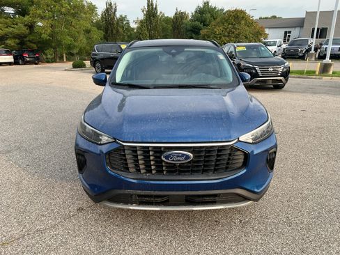 Used 2023 Ford Escape Active w/ Tech Pack #2 FWD image 2