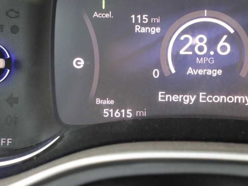 Used 2018 Chrysler Pacifica Touring-L image 11