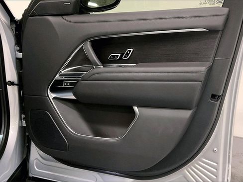 Used 2023 Land Rover Range Rover SE image 26
