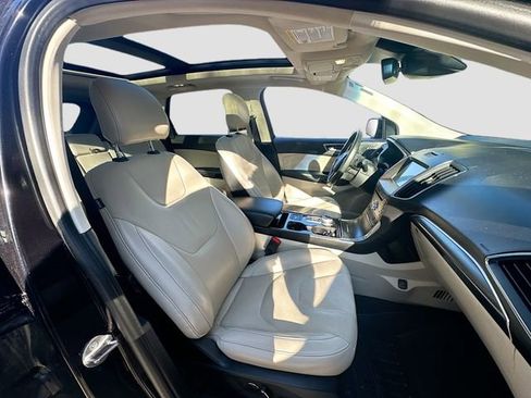 Used 2019 Ford Edge Titanium w/ Equipment Group 301A AWD/4WD image 30