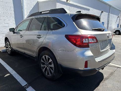 Used 2017 Subaru Outback 2.5i Limited AWD/4WD image 3