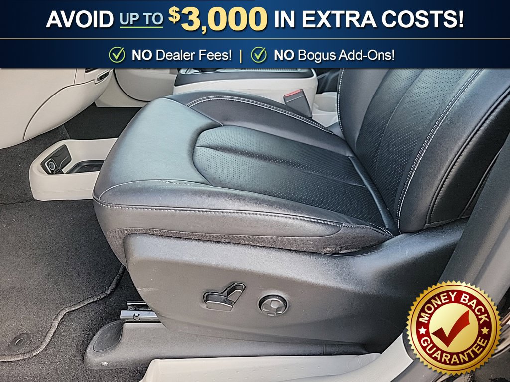 Used 2024 Chrysler Pacifica Touring-L FWD image 16