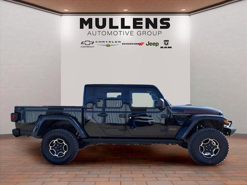 Used 2023 Jeep Gladiator Mojave w/ Cold Weather Group image 4