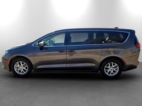 Used 2023 Chrysler Voyager LX image 10