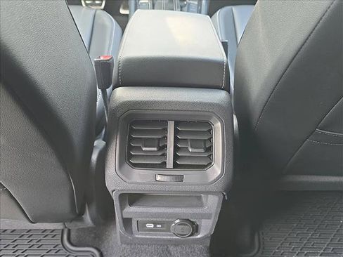 Used 2022 Volkswagen Tiguan SE R-Line FWD image 18