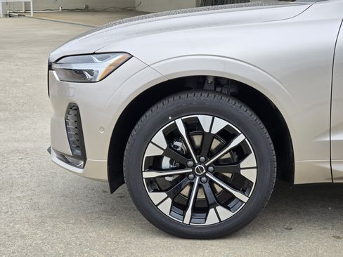 New 2026 Volvo XC60 B5 Plus w/ Protection Package Premier image 11