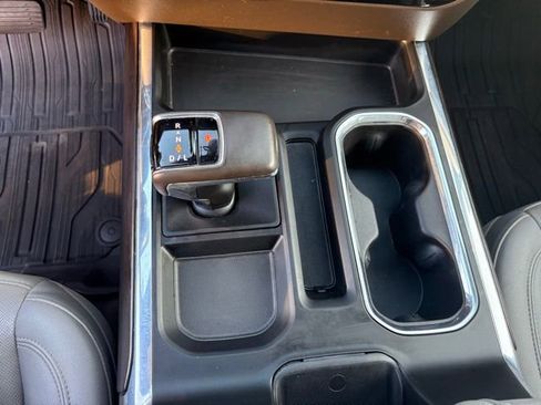 Used 2023 GMC Sierra 1500 SLT w/ SLT Premium Plus Package image 17